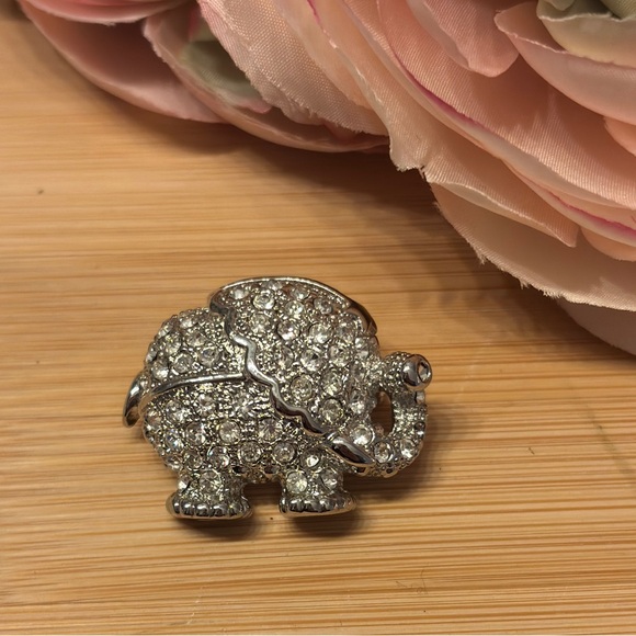 CLEARANCE: Rhinestone Elephant Brooch - Picture 4 of 6